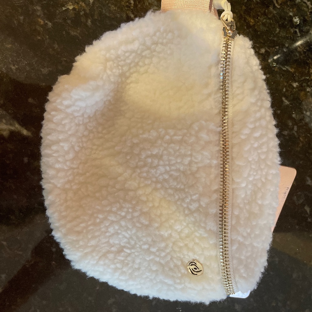Apana Studio To Street Cozy Sherpa Belt Bag